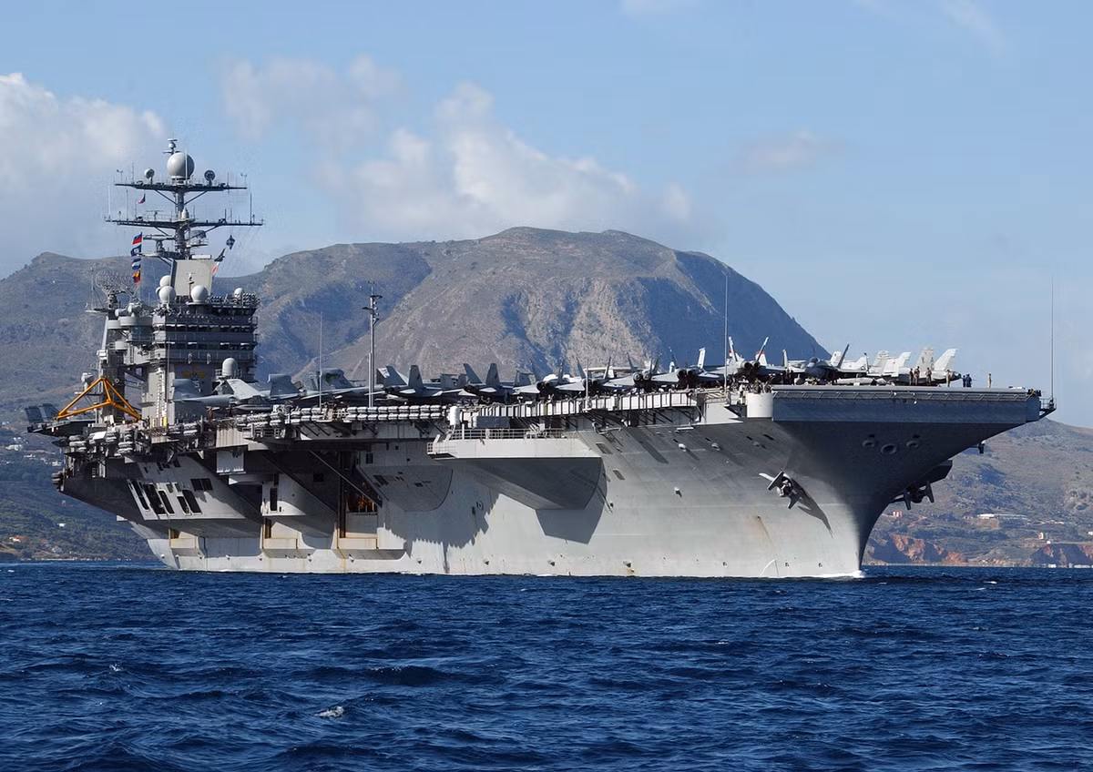 Theo các chuyên gia quân sự, trong thành phần biên đội tàu sân bay, nhiệm vụ chủ yếu của máy bay tác chiến điện tử là gây nhiễu điện tử công suất lớn nhằm làm suy yếu hoạt động hoặc làm mù các thiết bị phát hiện bằng radar của đối phương, đồng thời gây nhiễu các thiết bị thông tin của đối phương, bảo vệ biên đội tàu sân bay và tốp máy bay tiến công của quân nhà.