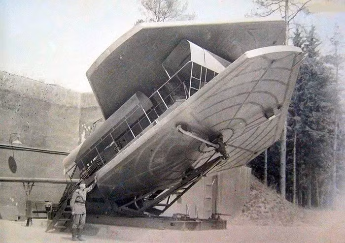 Radar S-200 được hỗ trợ bởi radar cảnh giới R-113 Kama với tầm hoạt động 300 km, có nhiệm vụ phát hiện mục tiêu từ xa và chuyển tham số cho hệ thống dẫn bắn.