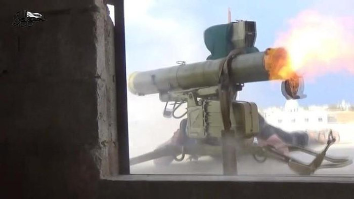 Mới đây lực lượng phiến quân khủng bố tại tỉnh Deir Ezzor đã dùng chính loại tên lửa thu được từ quân chính phủ này để tấn công vào xe tăng T-62M của SAA.