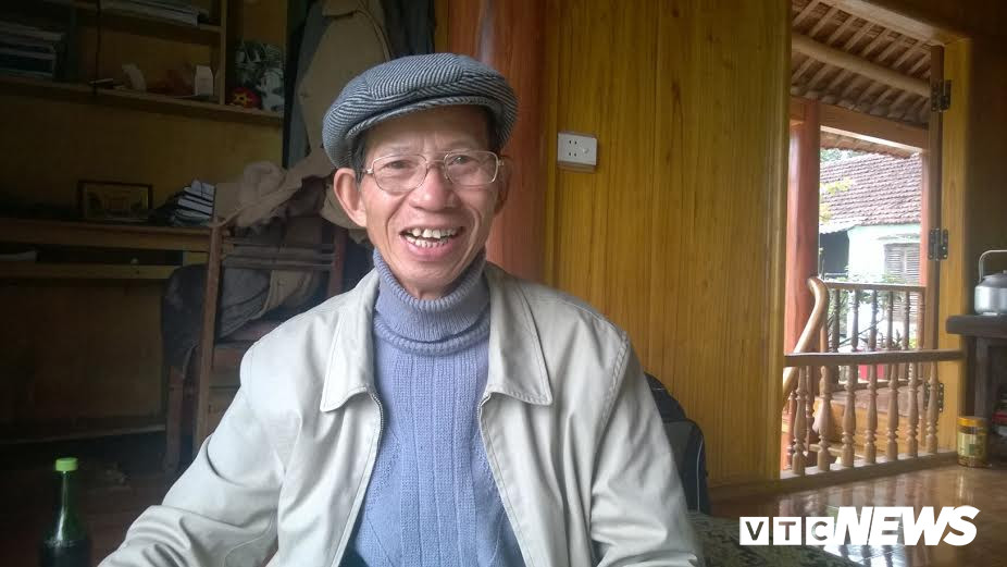 Ông Hà Nam Ninh kể sự tích đàn cá suối.