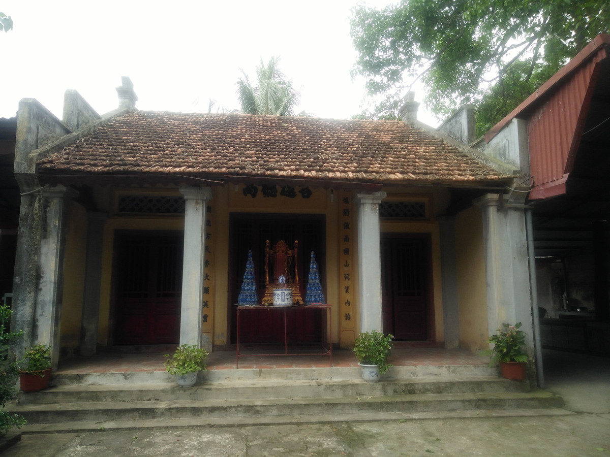 Phủ Bà – đền thờ Nguyễn Chích, được suy tôn Thành hoàng làng tại Khu phố Thống Nhất 1, phường Trường Thi, TP. Thanh Hóa.