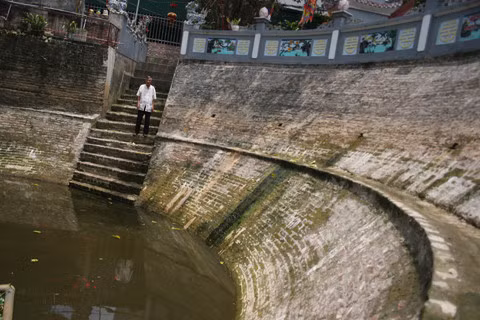 Giếng được người dân xây cất khang trang, sạch đẹp.