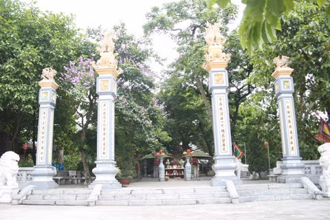 Ngôi đình dưới đáy giếng cổ nằm trong hệ thống di tích đền Đức Thánh Đầm.