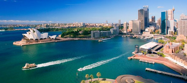 Cảng Jackson (Úc): Là cảng biển tự nhiên nổi tiếng của thành phố Sydney, Úc. Nó là một trong những yếu tố quan trọng tạo ra vẻ đẹp của thành phố bận rộn này. Cảng có rất nhiều vịnh, bãi biển, đầm phá và nổi tiếng nhất phải nhắc đến Nhà hát Opera Sydney và cây cầu sắt nối hai bên của vịnh.