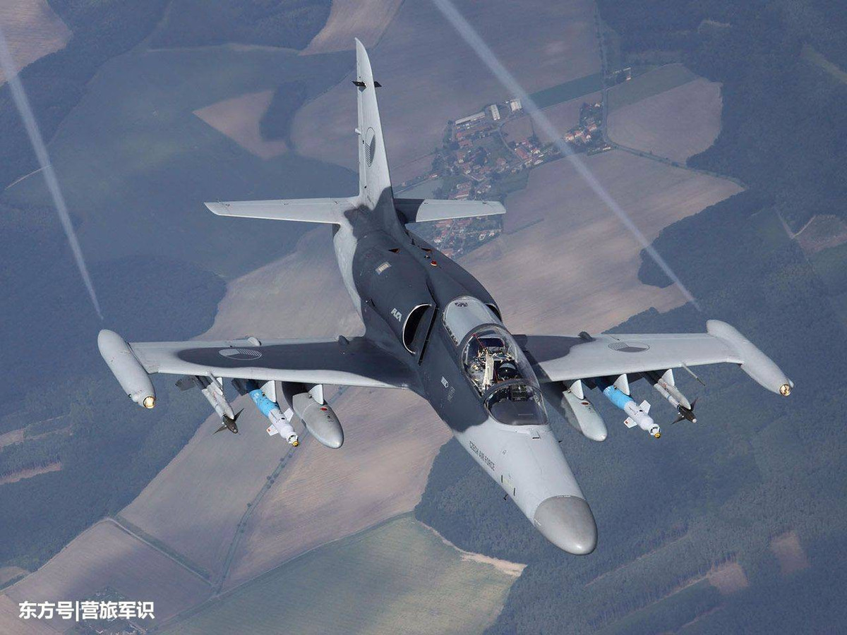 Trọng lượng rỗng 4,3 tấn, trọng lượng cất cánh tối đa khoảng hơn 8 tấn.