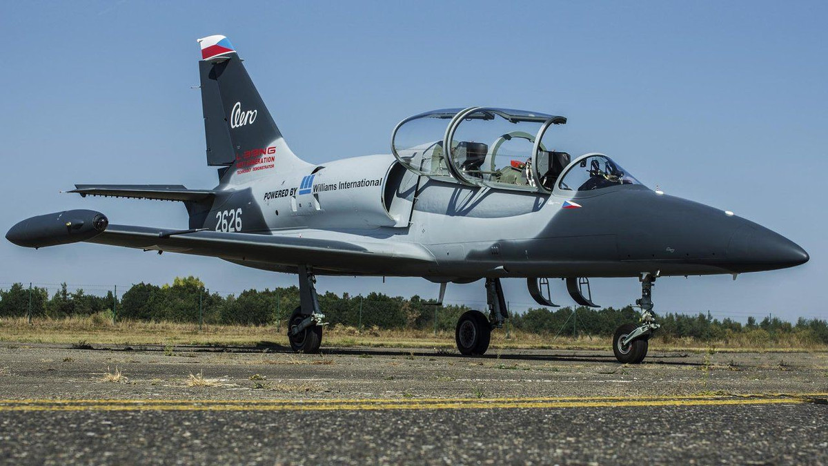 Với động cơ này, máy bay có thể bay với vận tốc tối đa lên tới 936km/h, tầm bay 1.570km.