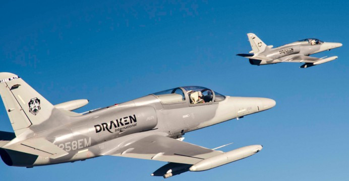 F/A-259 sử dụng radar mảng pha chủ động và hệ thống chỉ thị mục tiêu gắn trên mũ phi công do tập đoàn IAI chế tạo.