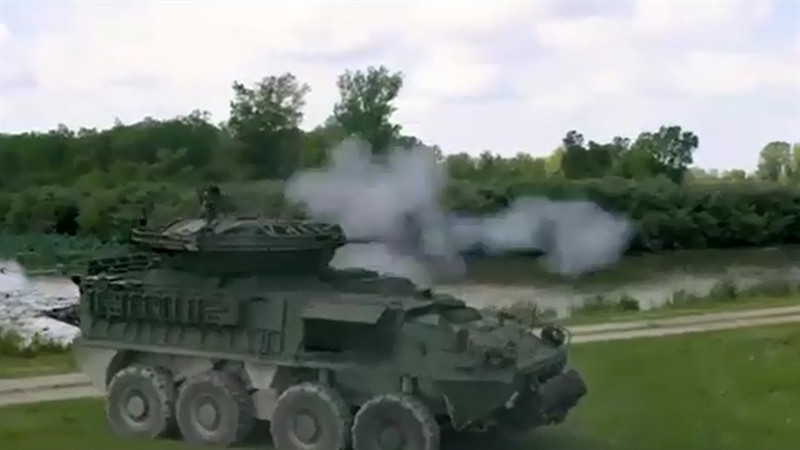 Sàn xe được trải các thảm nhỏ chống mìn phủ cao su nhiều lớp có đặc tính khác nhau. Các tấm thảm này giảm bớt một phần tác động của sóng nổ. Để tăng khả năng sống sót, xe được lắp hệ thống dập lửa cải tiến, làm tăng độ an toàn cháy nổ.