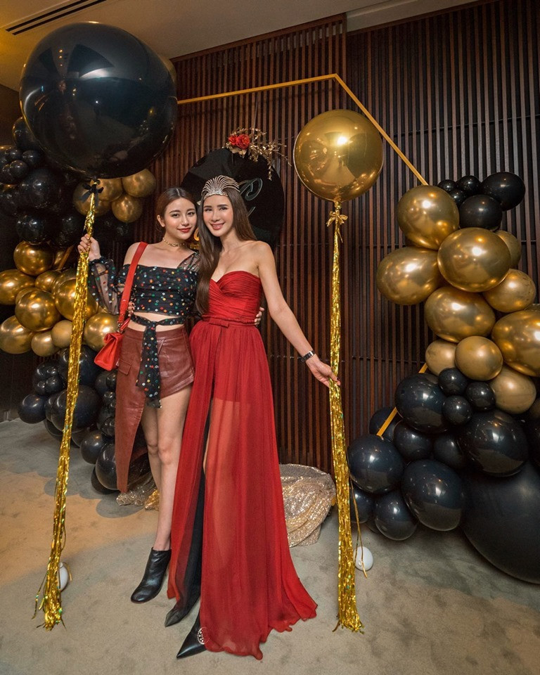 Con gái Jamie Chua cũng sở hữu nhan sắc xinh đẹp không thua kém mẹ.