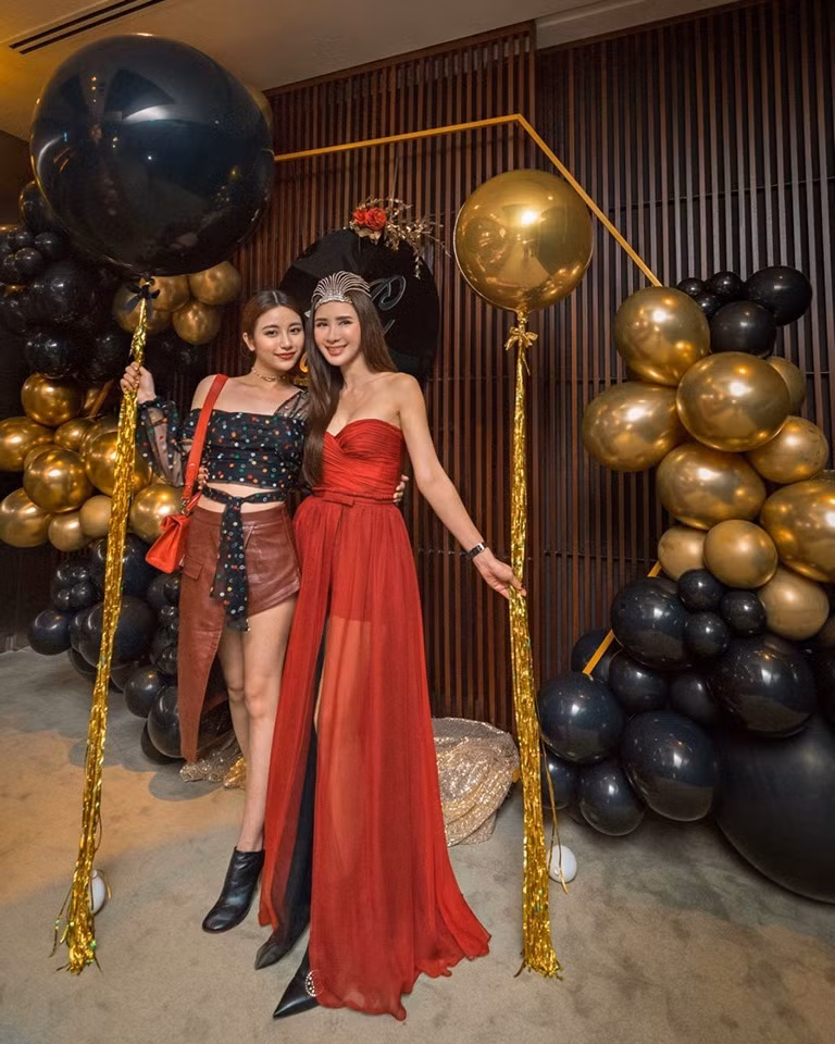 Con gái Jamie Chua cũng sở hữu nhan sắc xinh đẹp không thua kém mẹ.