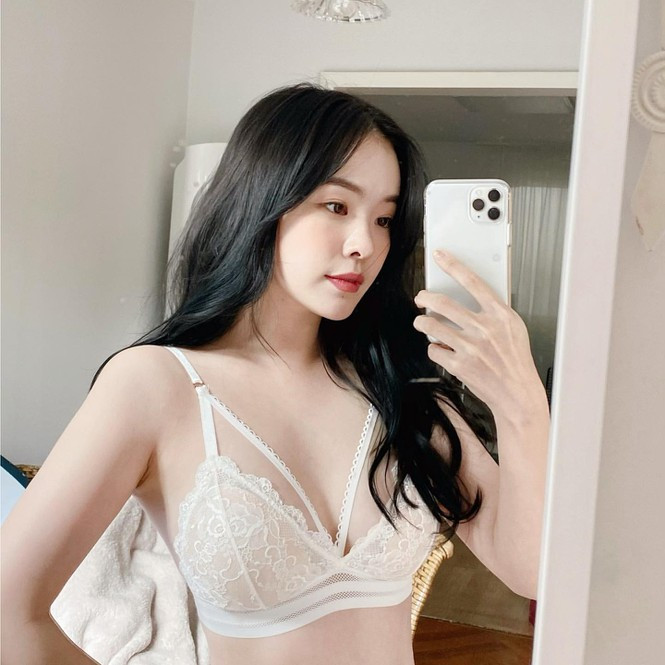 Dù chỉ cao 1m60 nhưng cô gái 24 tuổi này có đường cong nuột nà vô cùng gợi cảm.