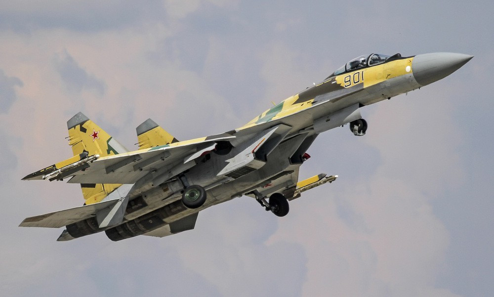 Ngoài ra nếu mua Su-35 thì Thổ Nhĩ Kỳ còn đối diện nguy cơ lớn hơn nữa đó là phi đội tiêm kích hạng nhẹ F-16 Fighting Falcon gồm 200 chiếc sẽ phải nằm đất do Mỹ không cung cấp phụ tùng bảo dưỡng.