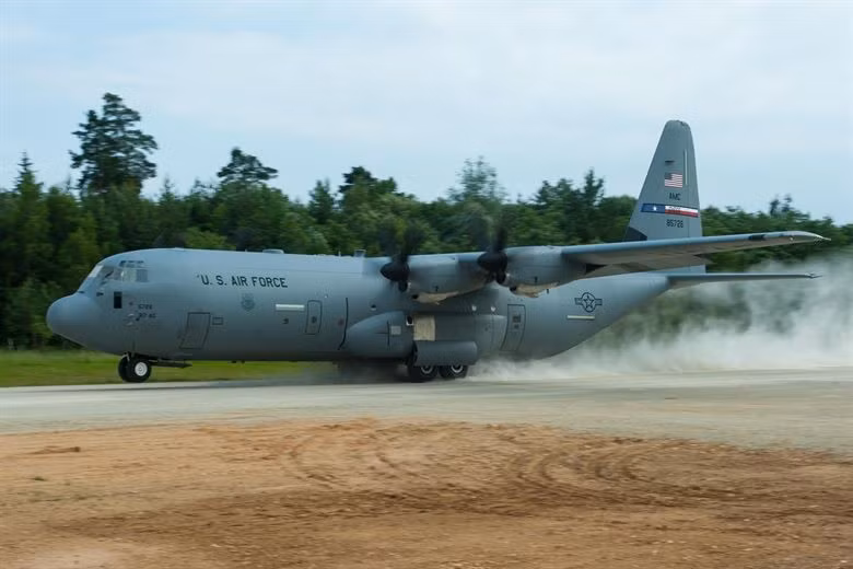 Lockheed Martin C-130 Hercules là loại máy bay vận tải chiến thuật hạng trung hoạt động trong không quân Mỹ và lực lượng vũ trang nhiều quốc gia khác trên thế giới.