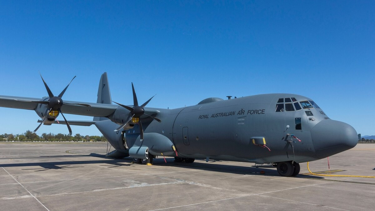 C-130J Super Hercules cũng được đánh giá là một dòng máy bay vận tải đầy tiềm năng đối với Không quân nhân dân Việt Nam cho vai trò "ngựa thồ đường không" chủ lực.