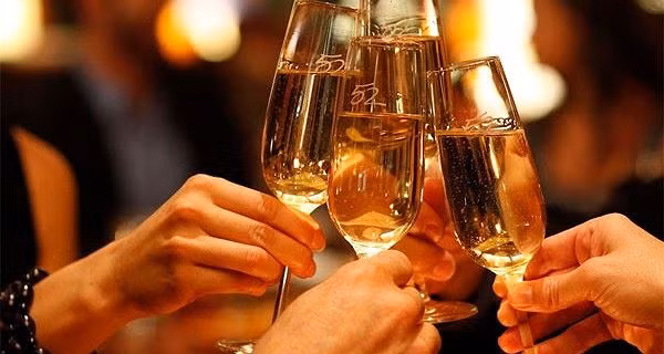 Neu co nhung dau hieu nay, gan cua ban dang bi 'pha nat' do ruou bia-Hinh-4