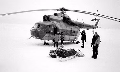 Thậm chí, có cậu ấm còn bay trực thăng cá nhân đến khám phá Bắc Cực.