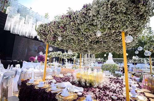 Cô dâu Tuyết Mai (25 tuổi) đang là giám đốc một công ty kinh doanh mỹ phẩm nổi tiếng tại Sài Gòn. Ảnh: Dân Việt.