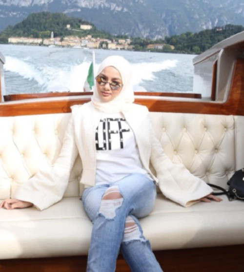 Phong cách thể thao, khỏe khoắn khi đi du lịch. Ảnh: New Straits Times.