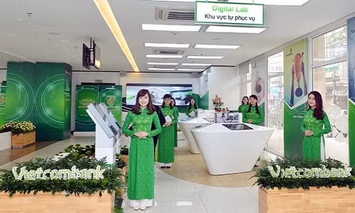 Ông Nghiêm Xuân Thành, Chủ tịch HĐQT Vietcombank cho biết kế hoạch cả năm của ngân hàng là 9.200 tỷ đồng, nhưng hết tháng 9/2017, Vietcombank đã đạt lợi nhuận trên 7.900 tỷ đồng. Ảnh: NDH.