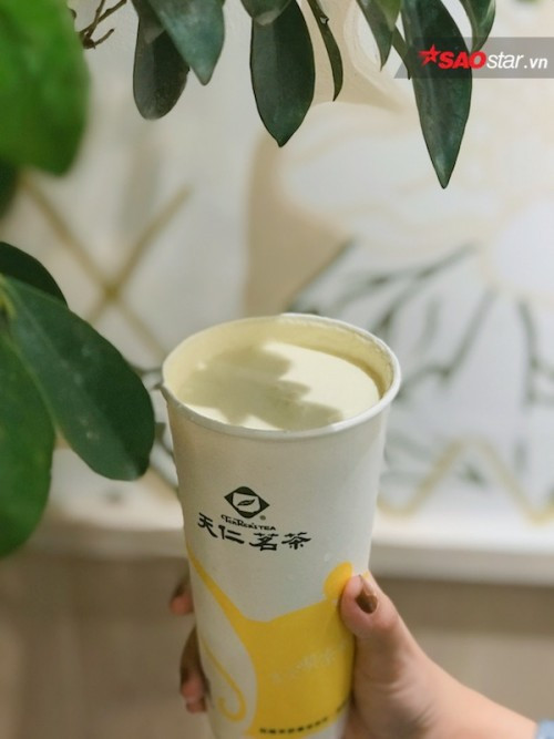 Vị trà King’s Olong không đắng đậm mà thơm nhẹ hài hoà với vị ngọt thanh. Vị uống ban đầu sẽ có vị trà thơm thoang thoảng khắp cổ họng và cuối cùng đọng lại là cái man mát ngọt thơm vị nhân sâm. Bởi vì theo công thức đặc biệt thì dòng trà này mang vị ngọt tự nhiện của trà, cam thảo và nhân sâm,… khá lạ vị.