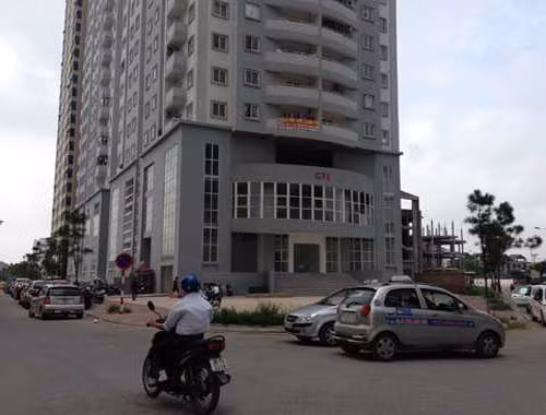 Hơn thế, sau khi đi vào sử dụng, Chung cư CT5 Văn Khê còn khiến cư dân bức xúc vì chất lượng kém như không có hệ thống PCCC, mất trộm thường xuyên, nước tự phun lên từ giữa sàn nhà... Ảnh: VTC.