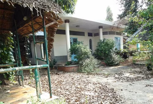 Giờ đây, ngôi nhà trở nên hoang tàn, không người ở. Ảnh: Zing.