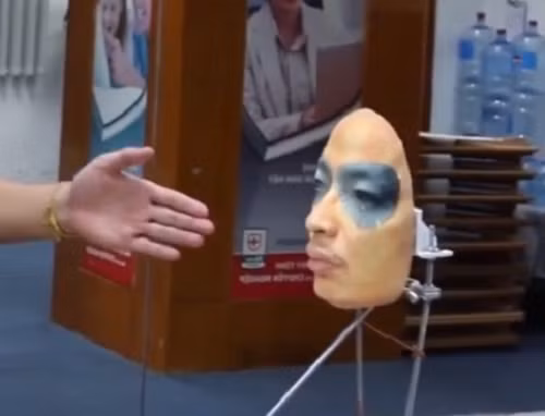 Đôi mắt mặt nạ được in bằng ảnh chụp hồng ngoại — công nghệ mà chính Face ID dùng để ghi hình ảnh khuôn mặt. Ảnh: Bkav.