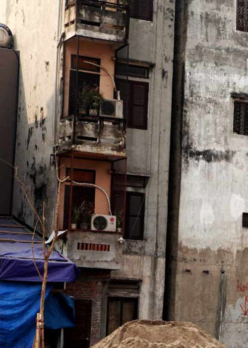 Mặt tiền siêu nhỏ song ngôi nhà được xây rất nhiều tầng. Ảnh: Khám phá.