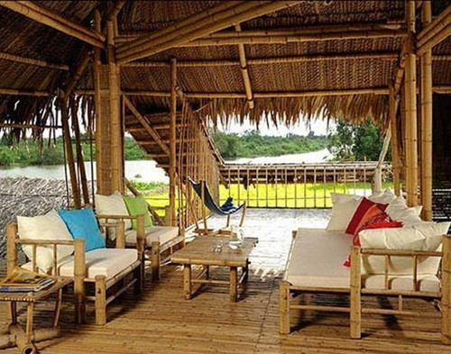 Mang trong mình nét đẹp truyền thống của nếp nhà Việt, căn nhà có thiết kế hài hòa với không gian thiên nhiên xung quanh. Ảnh: Wall Street Journal.