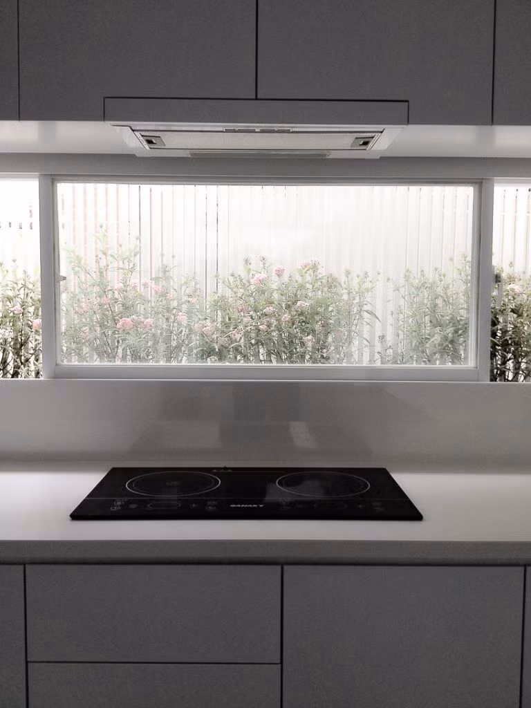 Góc bếp nhỏ thêm xanh tươi và đẹp mắt.