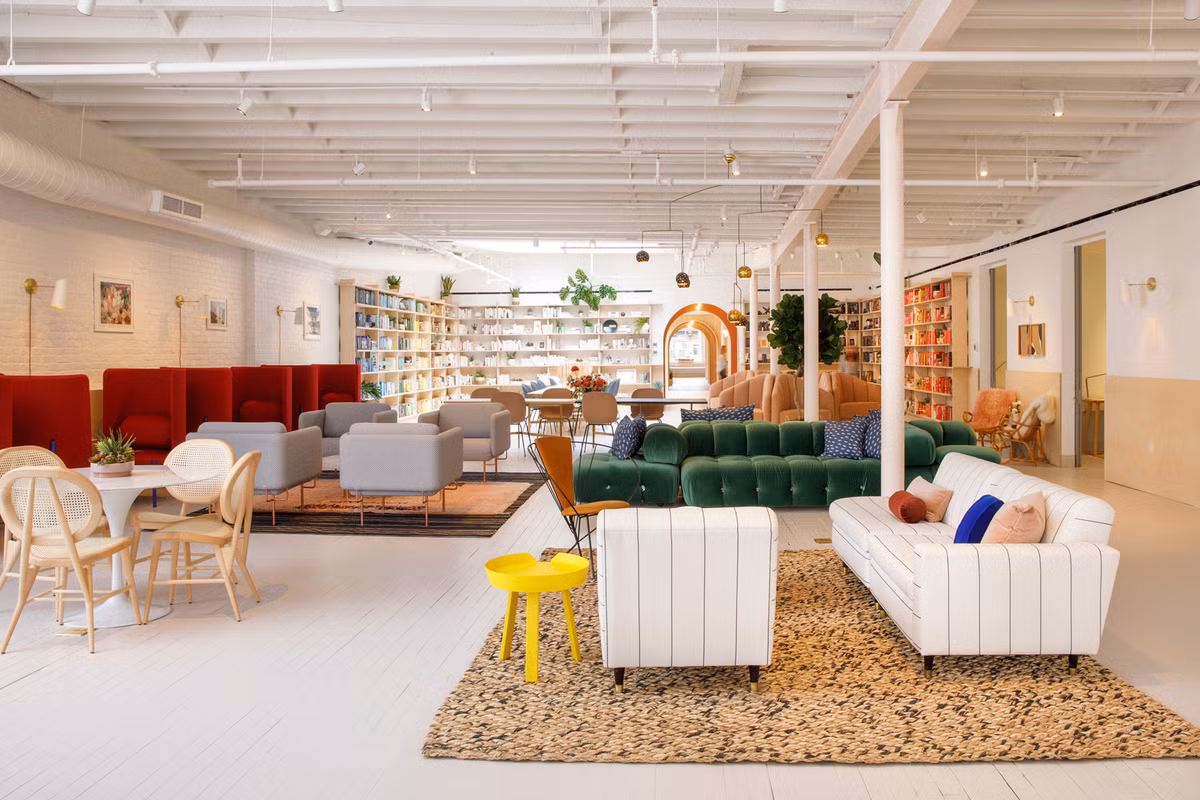 Văn phòng của The Wing tuyệt đối không cho nam giới bước vào. Ảnh: Curbed.