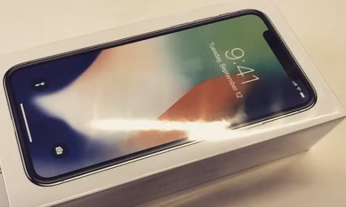 Màn hình iPhone X. Ảnh: 9to5mac.