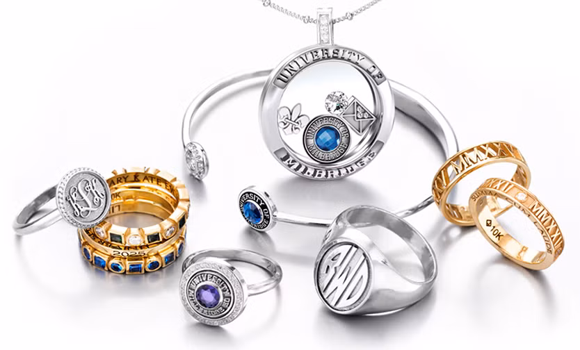 Cho dù rất muốn sở hữu các món đồ trang sức hàng hiệu lấp lánh nhưng hãy kiên trì đợi đến 3 hoặc tháng 5 vì đó mới là lúc mặt hàng này bán với giá tốt nhất. Ảnh: LinkedIn.