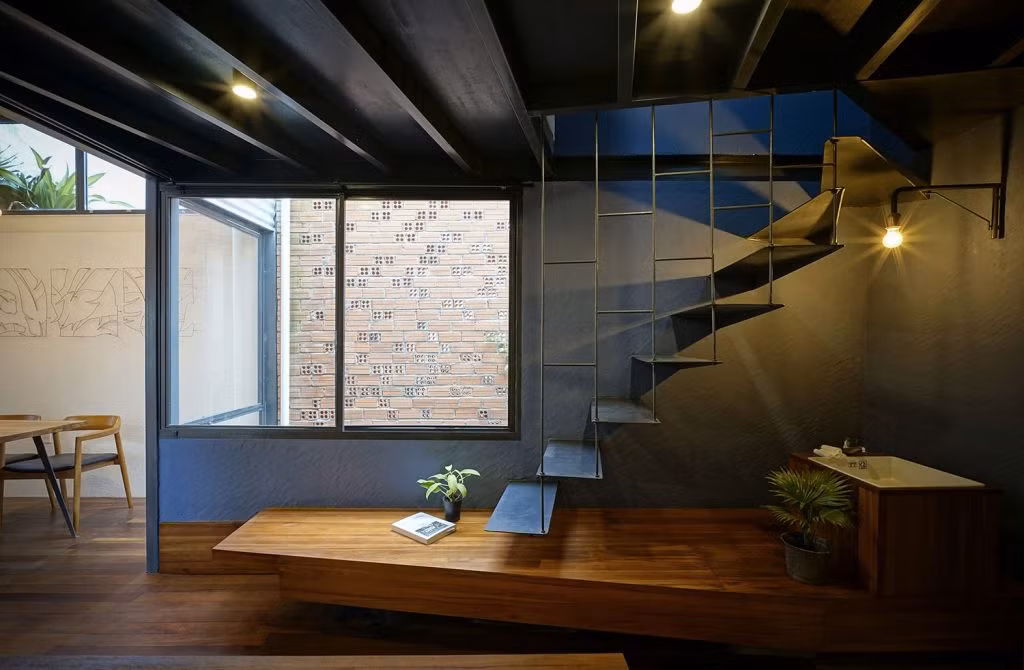 Chân cầu thang có thể tận dụng làm khu vực giải trí.