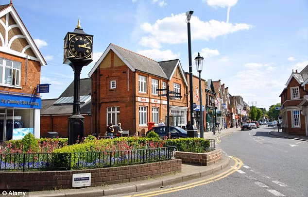 Mỗi căn biệt thự trên phố này có giá trung bình hơn 8 triệu bảng Anh (tương đương 244 tỷ đồng). Ảnh: Alamy.