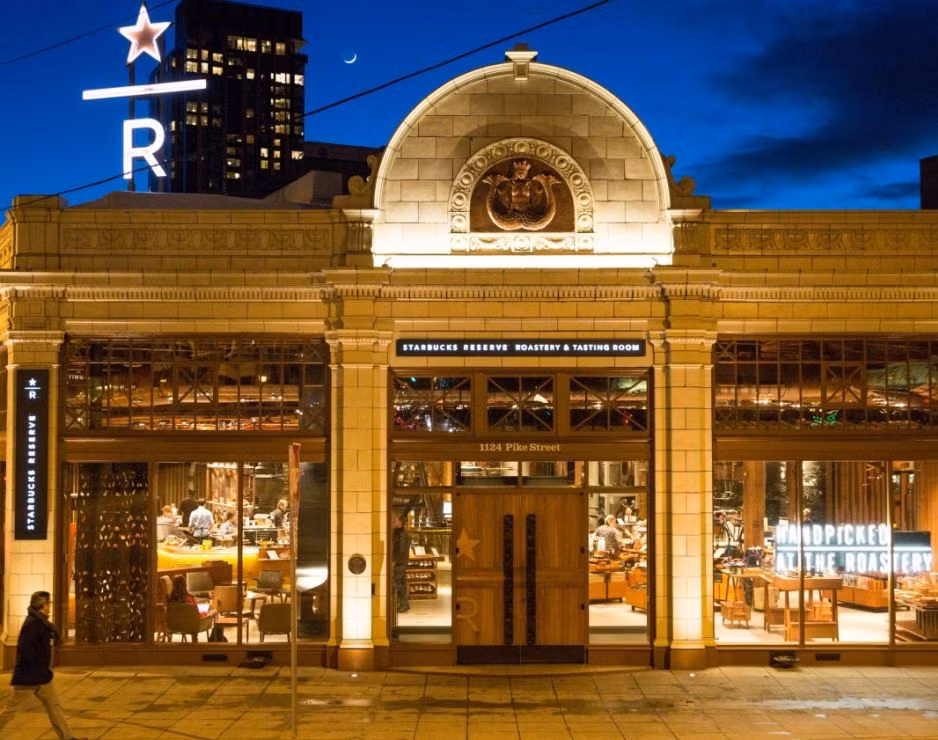 Cửa hiệu này mang tên Roatstery nằm trên con phố mua sắm Tây Nam Kinh, Thượng Hải. Ảnh: Starbucks.