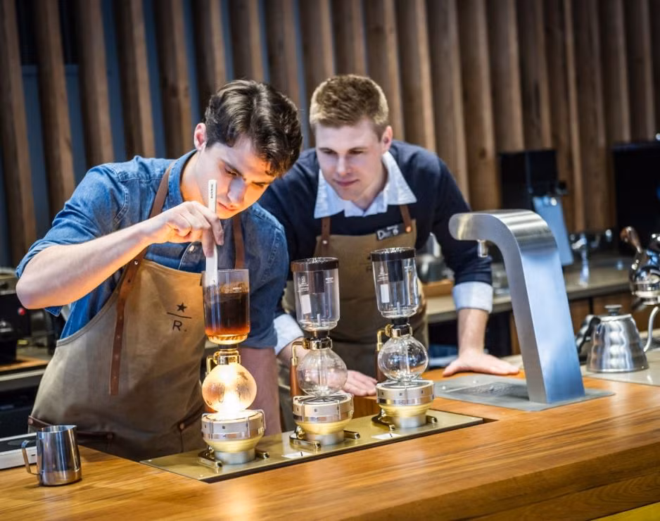 Nhà sáng lập Starbucks dự báo Trung Quốc sẽ trở thành thị trường lớn nhất của hãng trong vòng gần một thập kỷ mới. Ảnh: Starbucks.