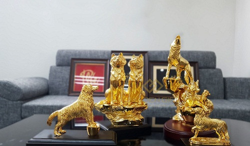 Bộ quà tặng gồm 4 biểu tượng mang ý nghĩa Đoàn viên - Quần tụ - Phú quý - Uy phong. Ảnh: Golden Gift Việt Nam.