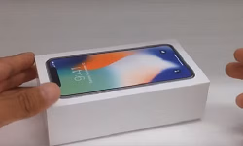 Don hang iPhone X cao cap bat dau duoc van chuyen