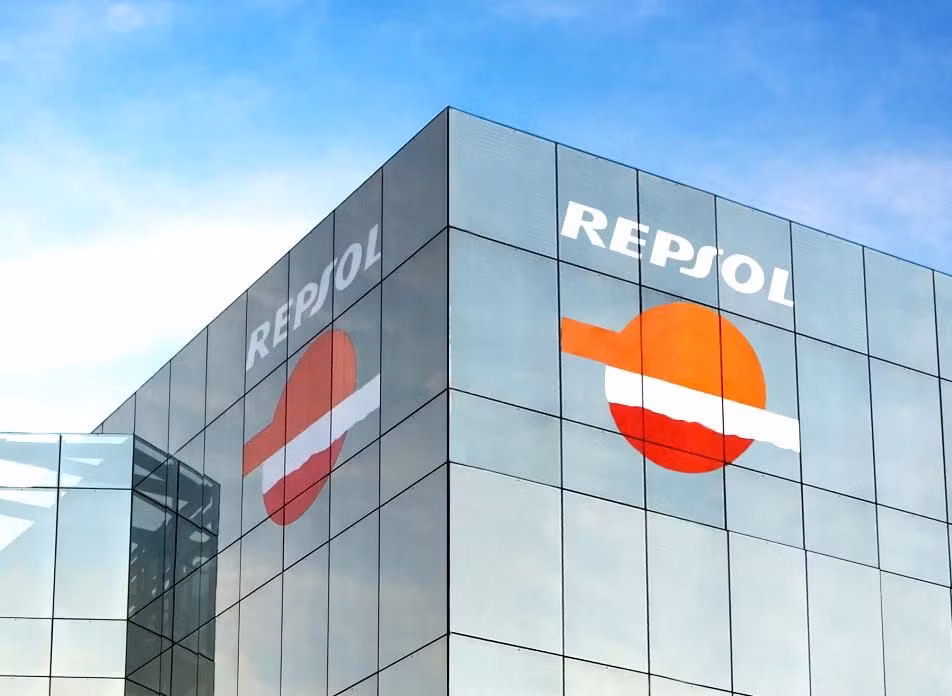 Ở khu vực Đông Nam châu Á, Repsol đang hoạt động dầu khí tại Úc, Indonesia, Malaysia và Việt Nam. Vài năm gần đây, Repsol đầu tư hơn 4 tỷ Euro vào các nhà máy lọc dầu. Ảnh: Asia Maritime Reviews.