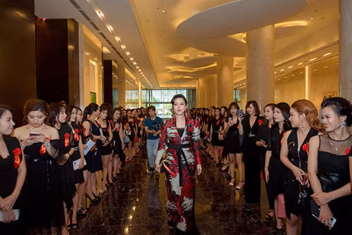 Nhưng điều đáng nói là theo nguồn tin trên báo Dân Việt thì sản phẩm Ngọc Phấn Tình của CEO Đào Minh Châu đến nay vẫn chưa được cấp phép lưu hành. Ảnh: IT.