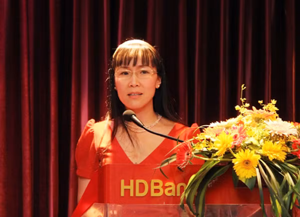 Bên cạnh hàng không, bà Nguyễn Thị Phương Thảo còn được biết đến là "nữ tướng" của ngân hàng HDBank. Bà Thảo chính là người giúp HDBank từ một ngân hàng nhỏ nhanh chóng vươn lên top 8 ngân hàng tại Việt Nam chỉ trong vòng 5 năm. Ảnh: HDbank.