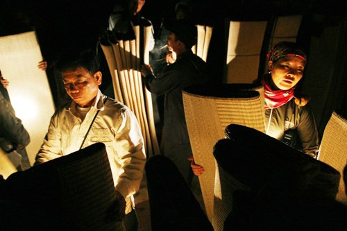 Chợ chiếu Âm Phủ ở An Lễ, Quỳnh Phụ, Thái Bình họp từ 12 giờ 30 đêm đến khoảng 4 giờ sáng. Mỗi đêm, chợ mua bán hàng nghìn chiếc chiếu. Ảnh: Tiền phong.