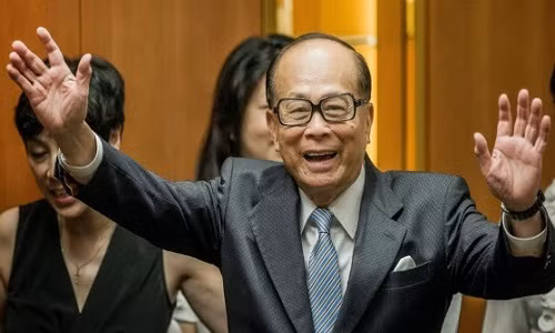 Mức giá kỷ lục này giúp tỷ phú Lý Gia Thành "bỏ túi" một khoản lợi nhuận khổng lồ. Với tổng tài sản 34,3 tỷ USD (theo Forbes), ông Lý Gia Thành là người giàu nhất Hồng Kông. Ảnh: Blogspot.