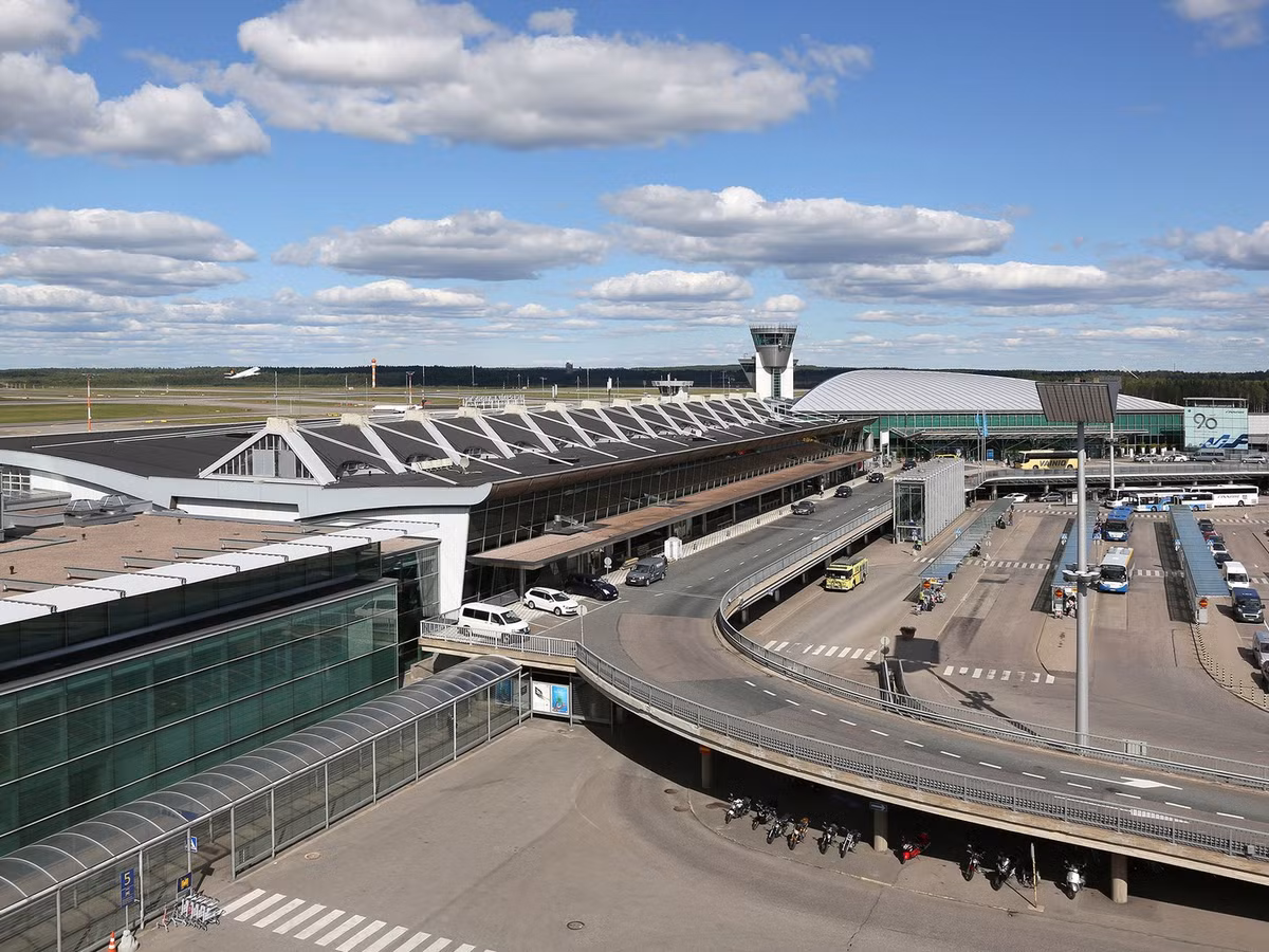 Sân bay quốc tế Helsinki, Phần Lan là điểm nối chuyến phổ biến của hành khách tới Tây Âu hay Nga, với thời gian quá cảnh ngắn nhất tại châu Âu.