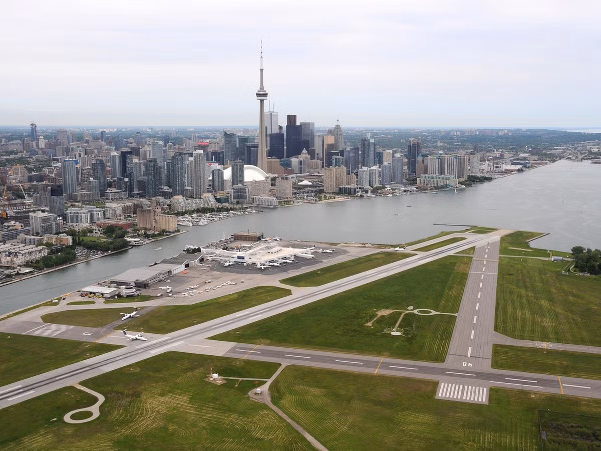 Billy Bishop Toronto là một sân bay nhỏ nằm trên quần đảo Toronto, Canada. Đây cũng là một trong những sân bay bận rộn nhất Canada.
