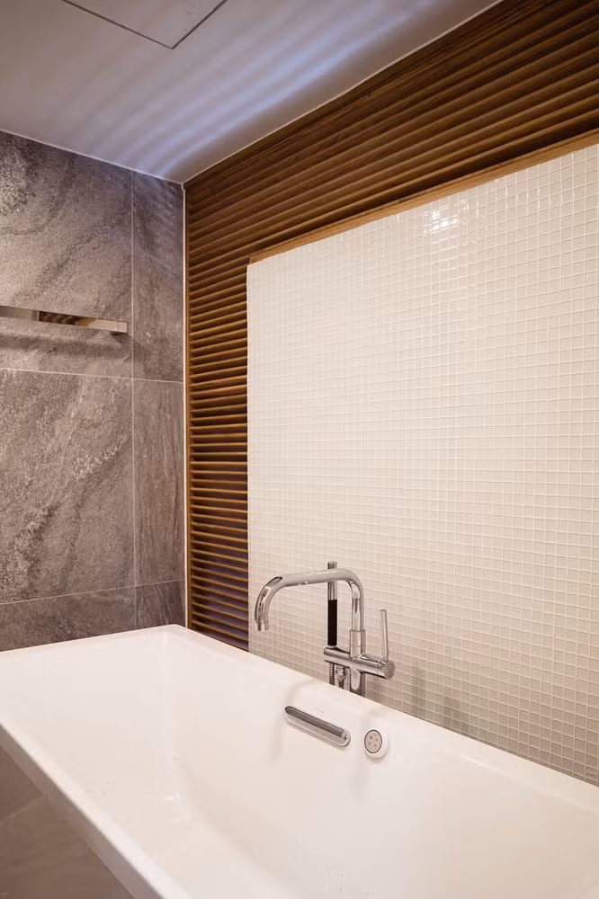 Phòng tắm đẹp ngang khách sạn. Nguồn ảnh: VietLu.