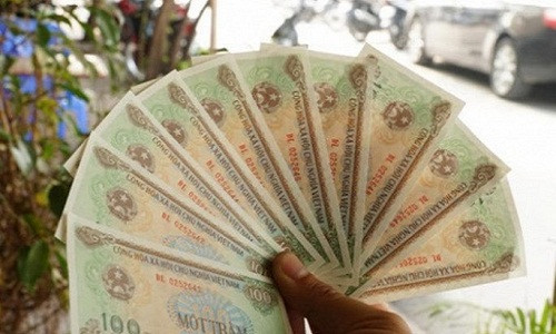 Tiền lẻ mệnh giá 100 đồng hiện nay được rao bán với giá cao gấp hàng trăm lần giá trị. (Ảnh: Zen Nguyễn)