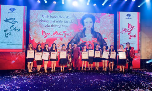 Cũng theo báo Dân Việt, sau khi tra trên hệ thống thì sản phẩm Ngọc Phấn Tình chưa được Cục quản lý dược cấp phép lưu hành trên thị trường. Công ty cũng chưa nộp hồ sơ tại phòng đăng ký của Cục quản lý dược. Ảnh: IT.