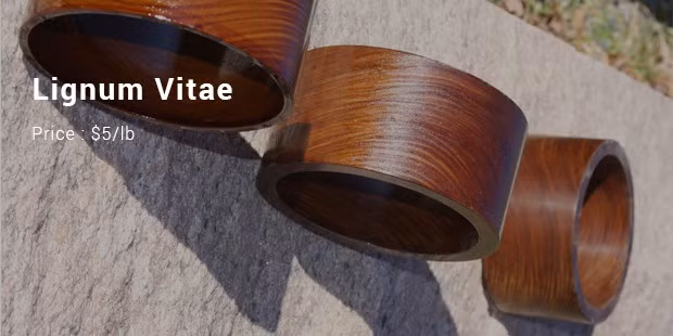 Xuất xứ từ vùng biển Caribe, gỗ Lignum Vitae là loại cây xuất khẩu quan trọng sang châu Âu từ thế kỷ 16. Đặc điểm nổi bật của gỗ là cứng và nặng.